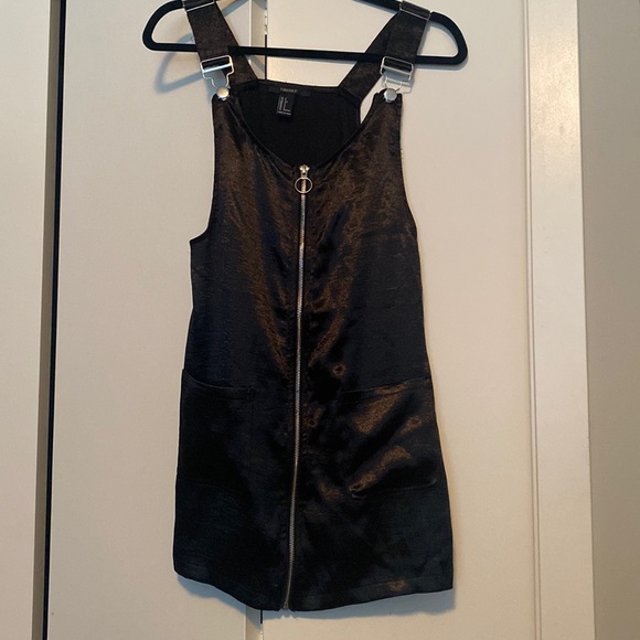 O-Ring Faux Velvet Jumper Dress with Pockets Forever 21 - Picture 1 of 4